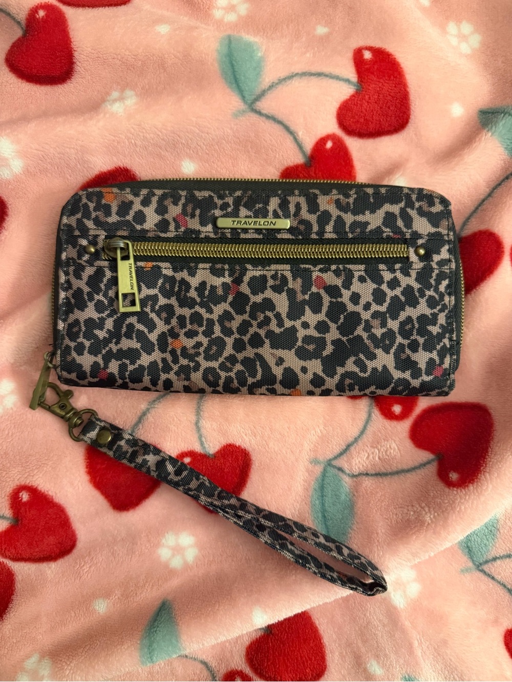 Travelon Leopard Print Wristlet Wallet - Black/Gray